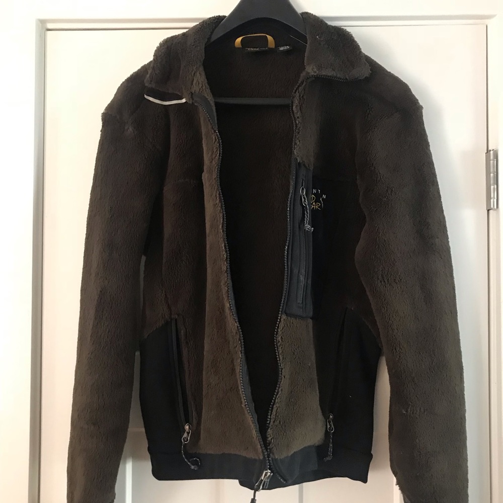 Men’s SMALL Mountain Hardware zip up sweater
